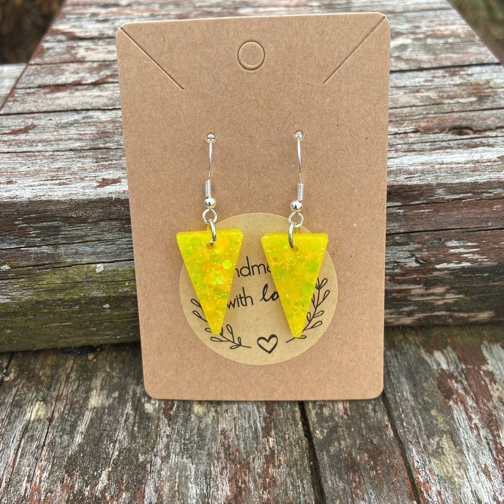 💋2/$14💋 It’s Electric Handmade Resin Earrings